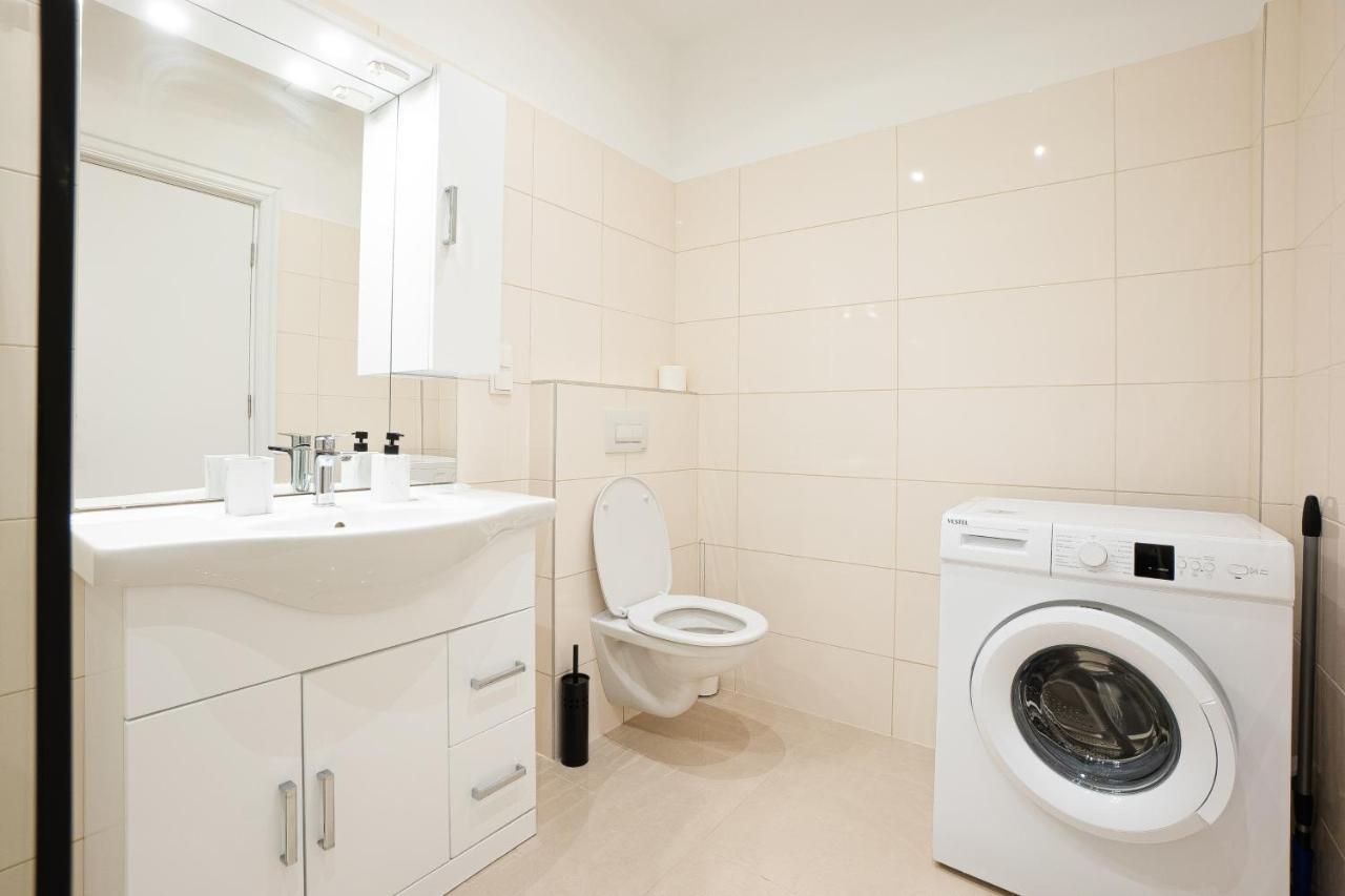 Apartment In The Central Area. 5 Minute'S Walk To The Danube. Vienne Extérieur photo